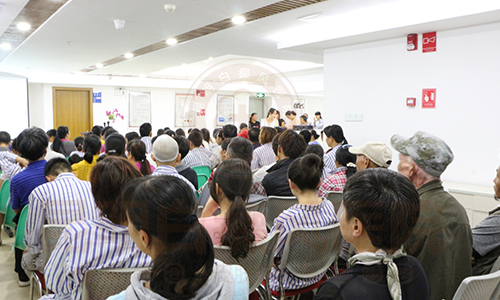 规范治疗白癜风 拒绝偏方外搽药