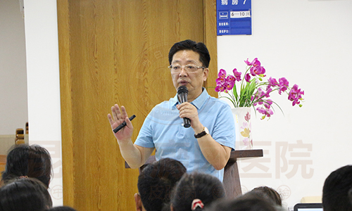 规范治疗白癜风 拒绝偏方外搽药